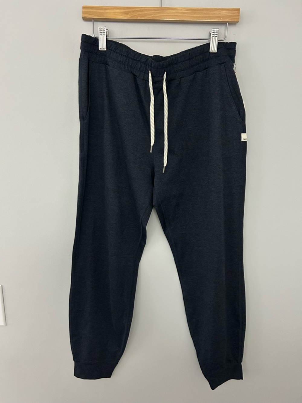 NWT Vuori Performance Joggers Midnight Heather - Picture 2 of 8